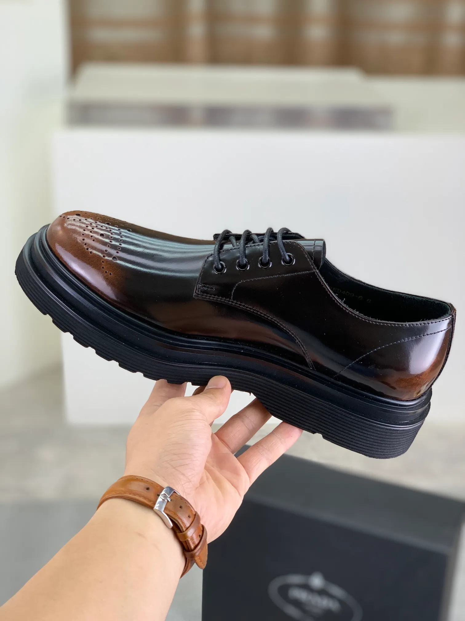 Factory price P880 💰Original quality, top version🔱 ＰＲＡＤＡ——Prada. Men's business casual leather shoes, top quality products. 1:1 shipment ⬆️Luxurious and noble👞All imported original color-rubbed open edge beads, just to create a more comfortable wearing body Tested, upper: original comfortable open-edge bead-rubbed calf leather ➕Top imported water-dyed full cow lining, original light and comfortable TPU foam combination bottom ✔️Code number: 39-44 (38.45 can be customized)